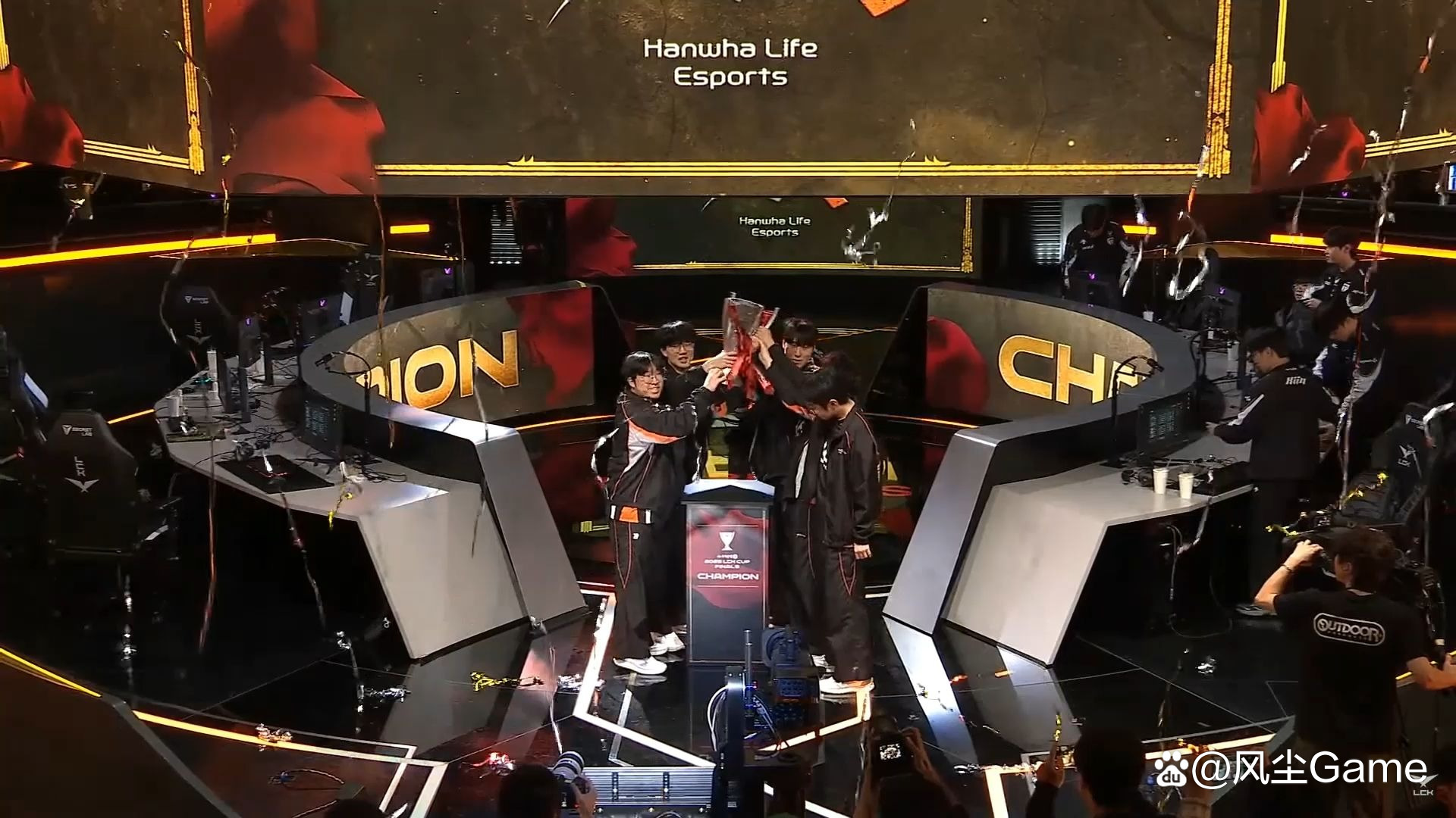 开云-MAD横扫TES，CoreJJ拿下关键大龙强强对话四强赛，引爆全场热议