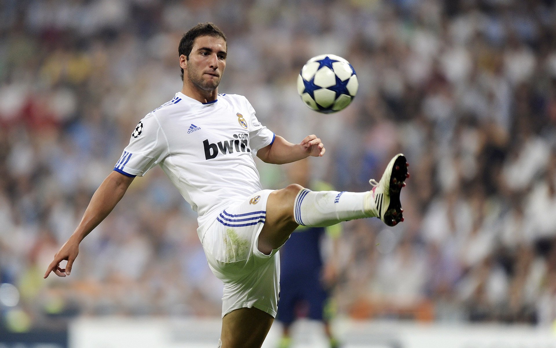 爱尔兰少年掀翻蓝军！久保建英里程碑之夜，亚洲足球的星光刺破豪门黄昏